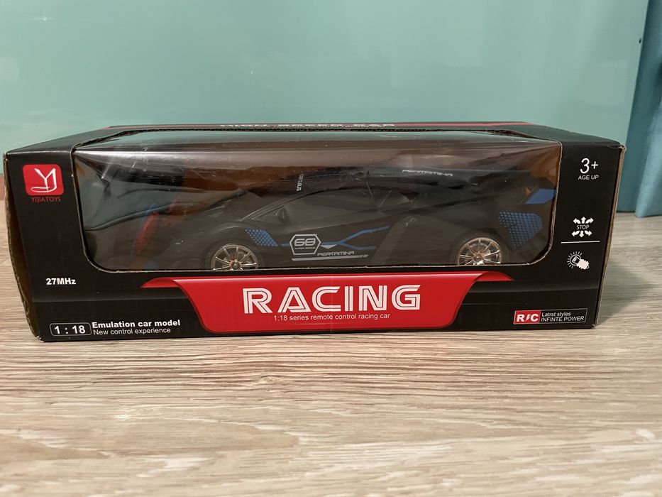 Нови червена и черна  количка с дистанционно