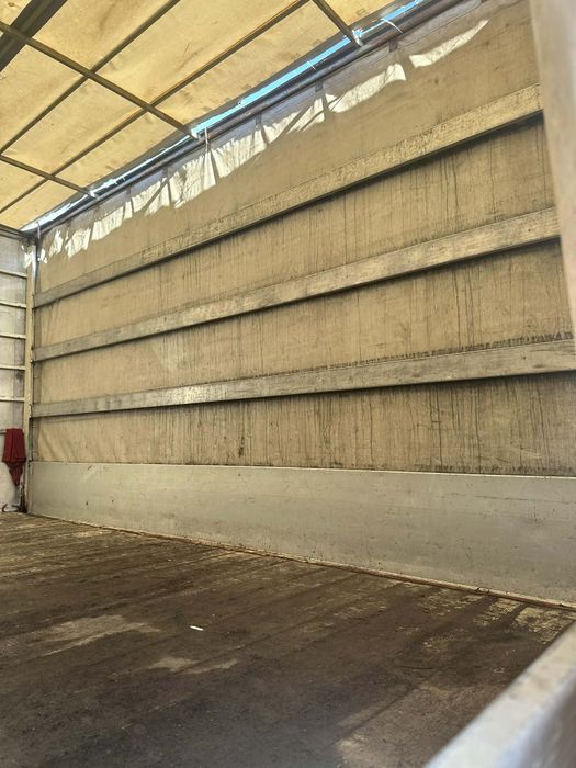 Каросерия с конструкция и брезент