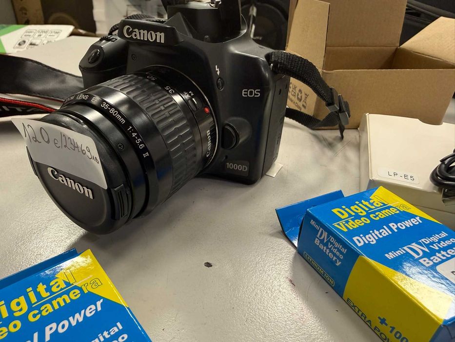 Фотоапарат Canon 1000D