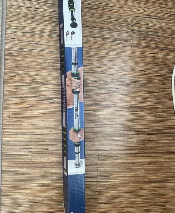 Турник дверной в хорошем состояний