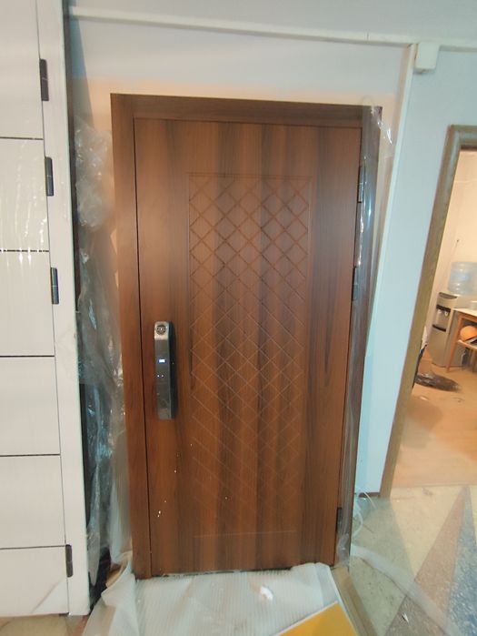 Дверь входная новая