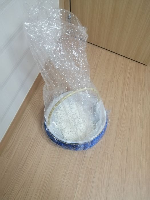Продам две корзины и подставку