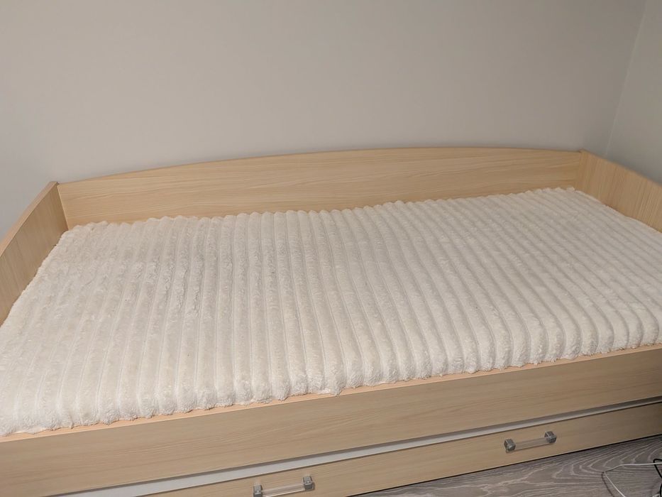 Единично легло с място за съхранение