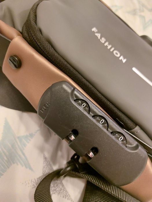 Мъжка чанта със заключване