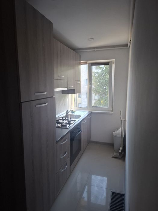 Inchiriez apartament