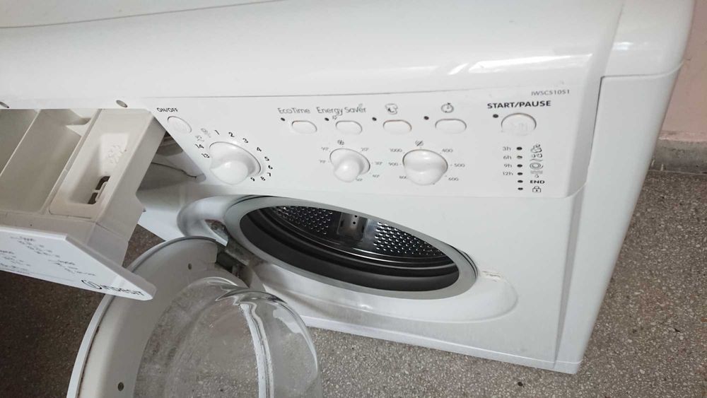 Пералня Indesit SLIM 5KG A+ свободностояща, предно зареждане с лека забележка