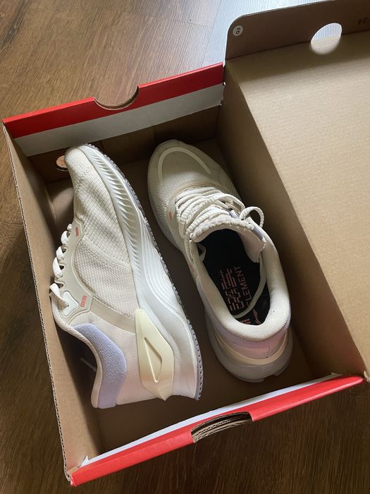 Женские кроссовки фирмы li-ning