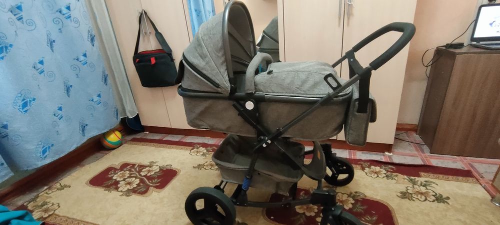 Продаю каляску, фирма Adil