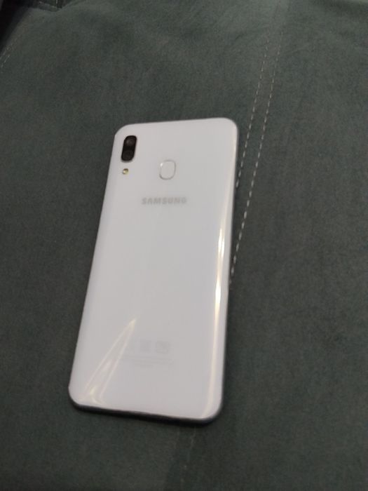 Телефон Самсунг А30