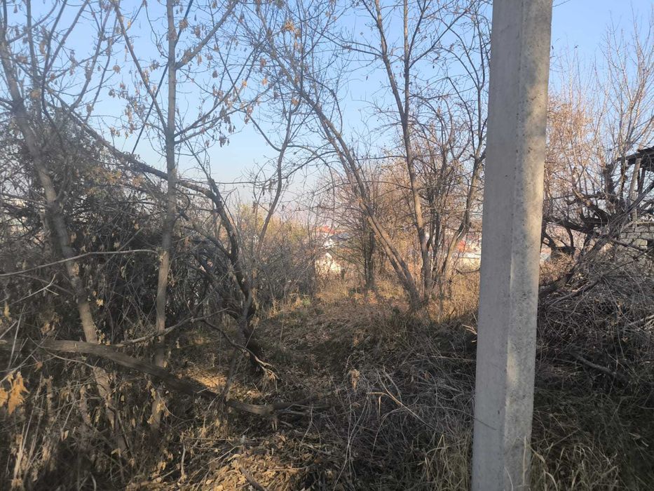 участок в Бесагаче с постройкой