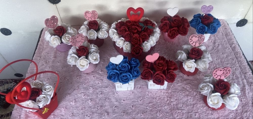 Trandafiri de săpun cu parfum de nucă de cocos