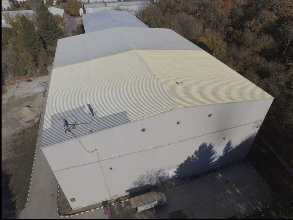 Izolatie spumă poliuretanica .Izolatii Mansarda Poduri Hale