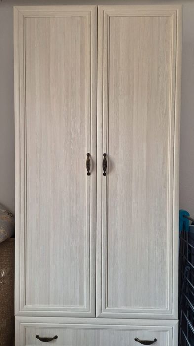 Двухдверный шкаф