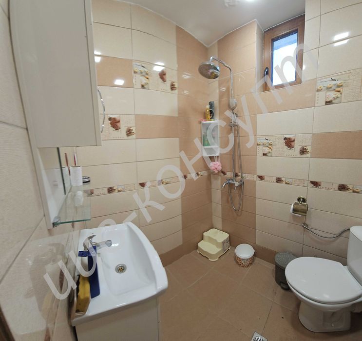 Реновирана тухлена къща в с. Първомайци