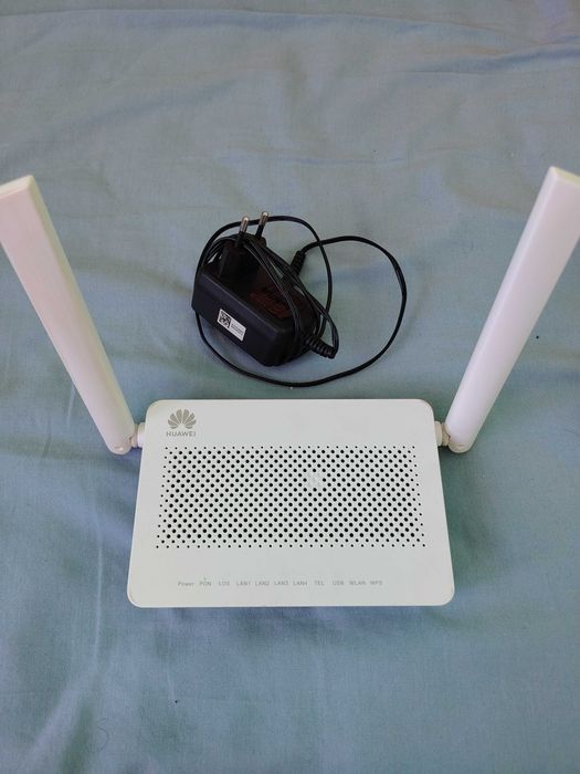 Huawei EchoLife HG8145V5 - със зарядно