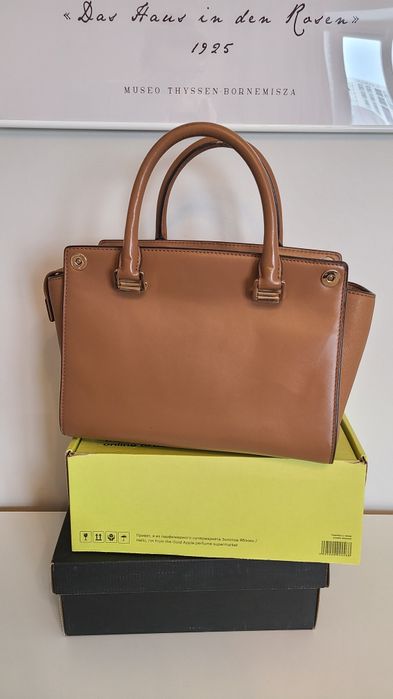 Сумка Michael Kors в дорогом карамельном оттенке