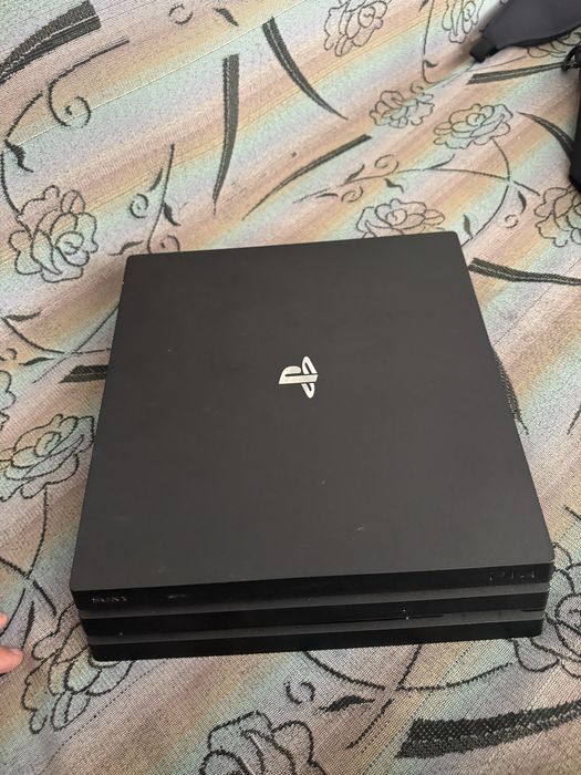 Playstation 4 pro 4 джоустика + подарки
