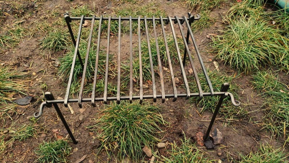 Gratar demontabil pentru drumetii