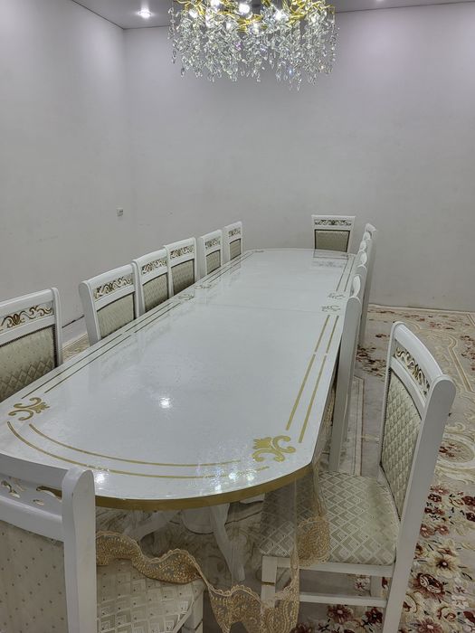 Стол стулья для гостиной