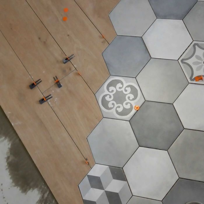 Кафел териш хизмати.