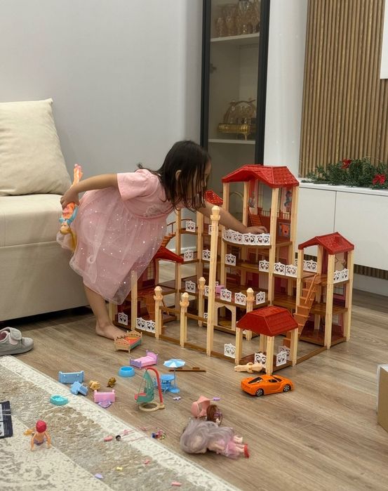Большой кукольный домик