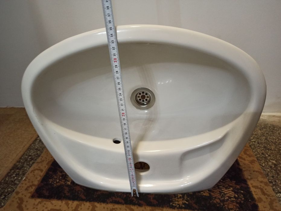 Продавам мивка керамична