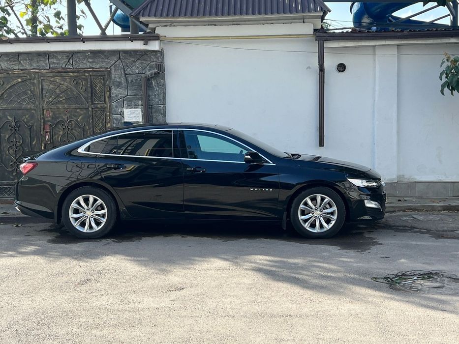 Malibu 2/4 qora kraskasi toza prabegi halol