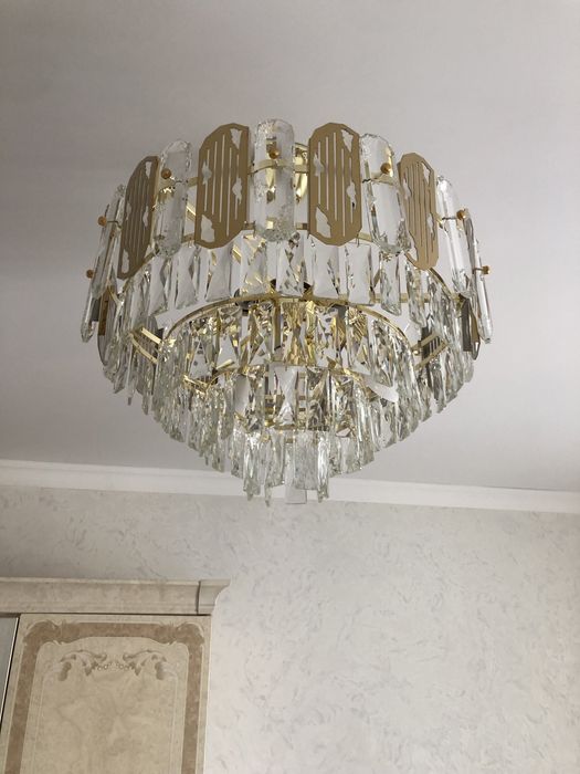 Продам новую люстру