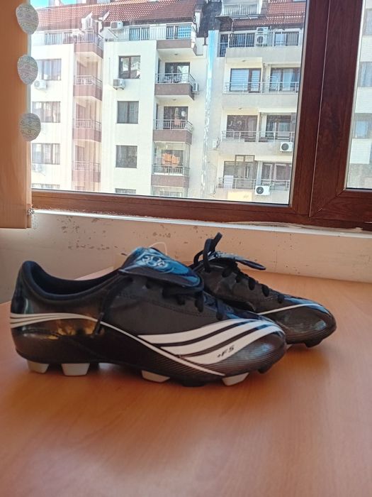 Нови бутонки Adidas, номер 38 за 55 лв.