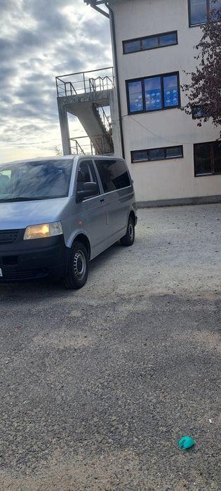 Vând microbuz 8+1