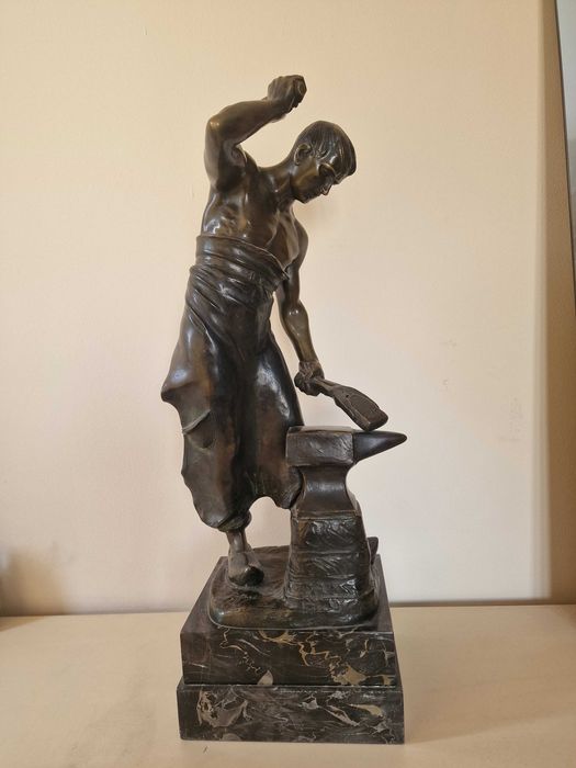 Скульптура Кузнец