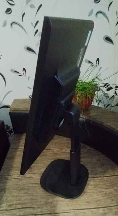 Monitoare ViewSonic, DELL