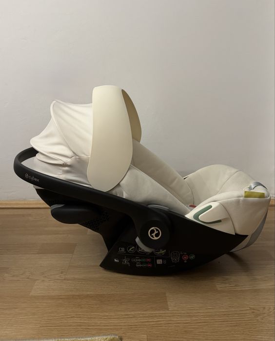 Scoica Cybex Cloud G, bază isofix pentru scoica si scaun  Sirona G