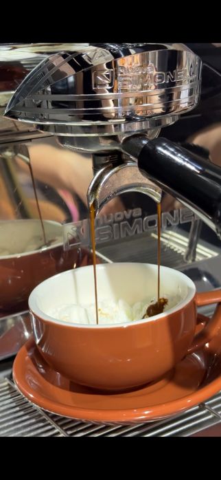 Продам профессиональную кофемашину SIMONELLI APPIA