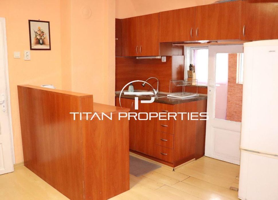 Дава се под наем Четиристаен апартамент в Варна, Гръцка махала - 120 кв.м за 500 € - Снимка #2