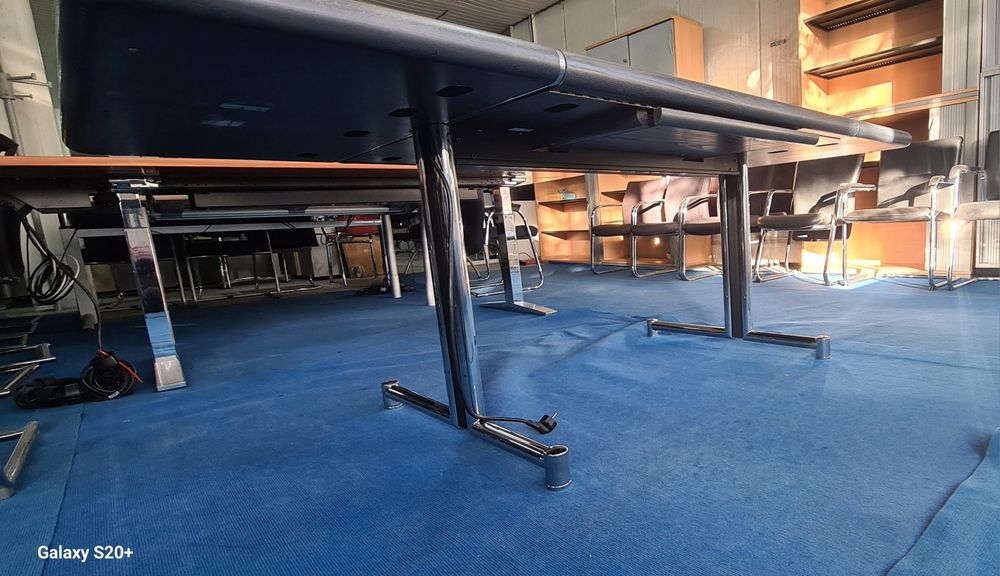 Немска конферетна и посетителска маса за дова и офиса оборудване