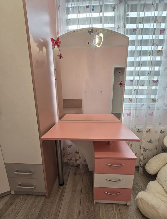 Дамска тоалетка/Гримьорна