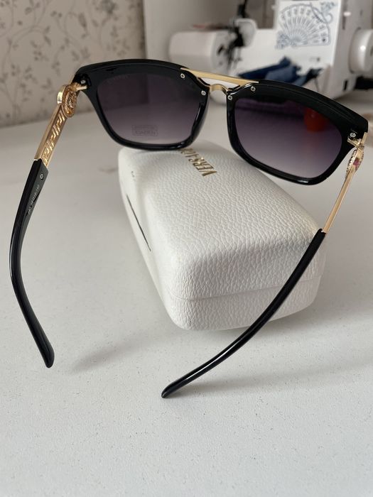 Продам очки солнцезащитные Versace