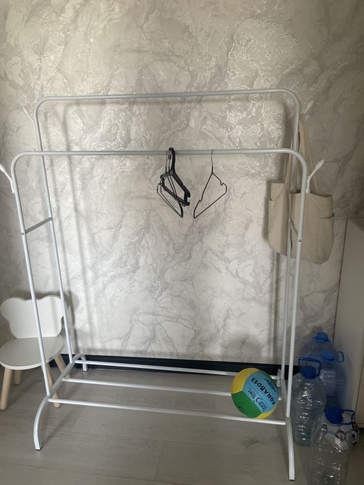 Продам вешалку напольную