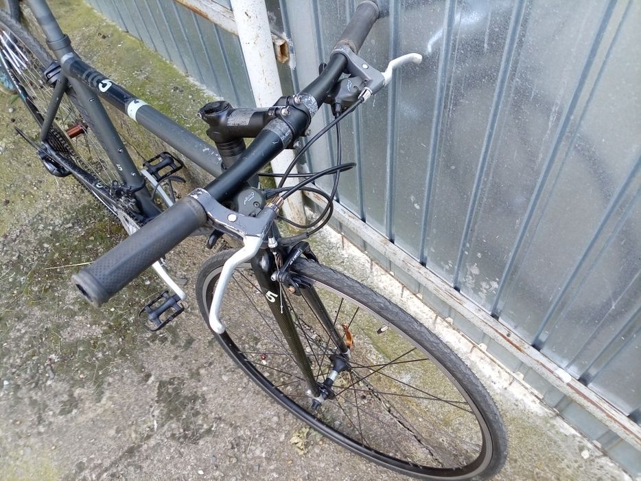 Vând urgent bicicleta, cursiera cu furca carbon