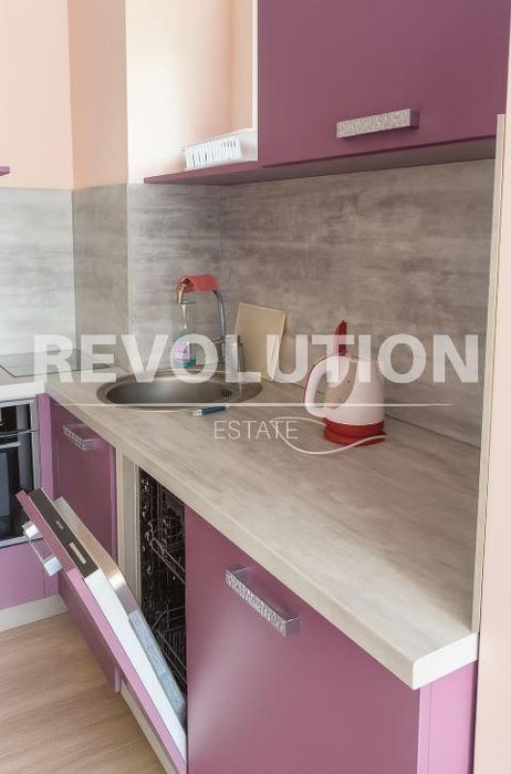 Дава се под наем Двустаен апартамент в к.к. Св.Св. Константин и Елена - 66 кв.м за 575 € - Снимка #3