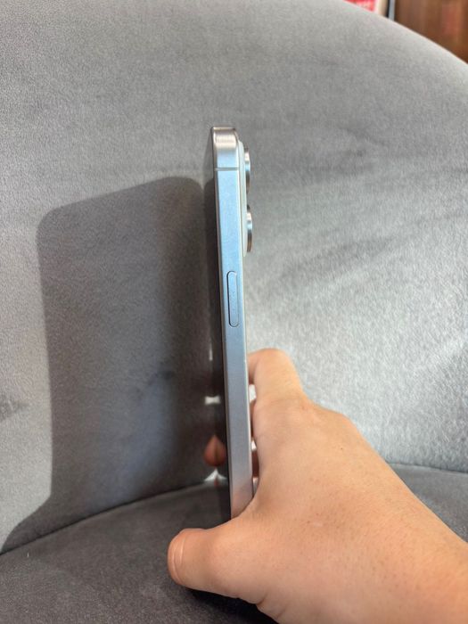 iPhone 15 Pro Max заключен САМО на части