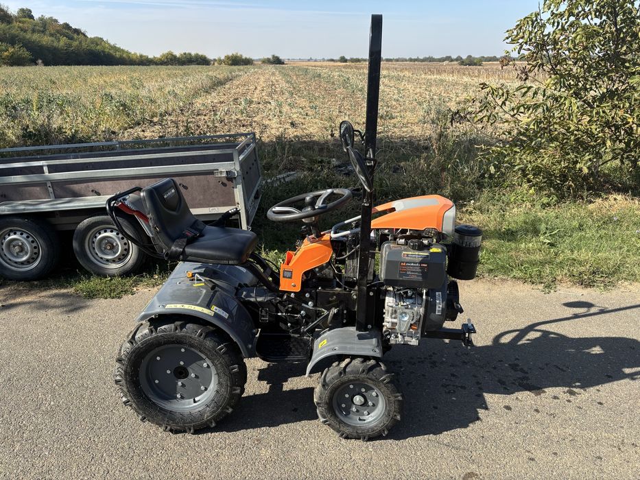 Tractoraș 12 CP – În garanție, 37 ore funcționare + Sistem cuplare accesorii R1200 (Ca nou)