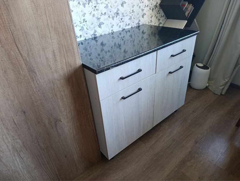 Рабочий кухонный стол