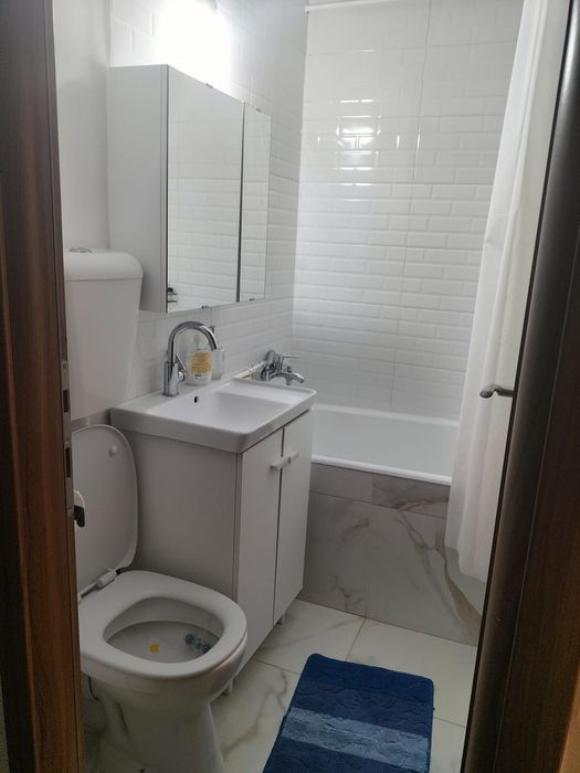Închiriez garsonieră