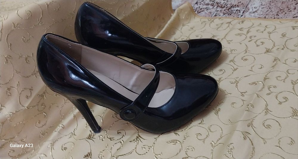 Продам туфли женские