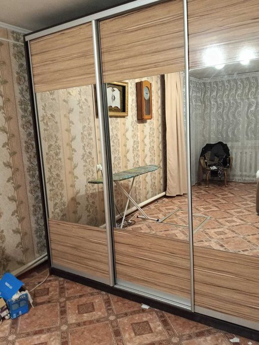 Срочно продается Шкаф купе с зеркалом