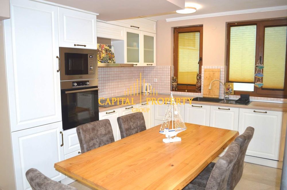 Къща в Варна-Идеален център на метри от морската градина, Варна