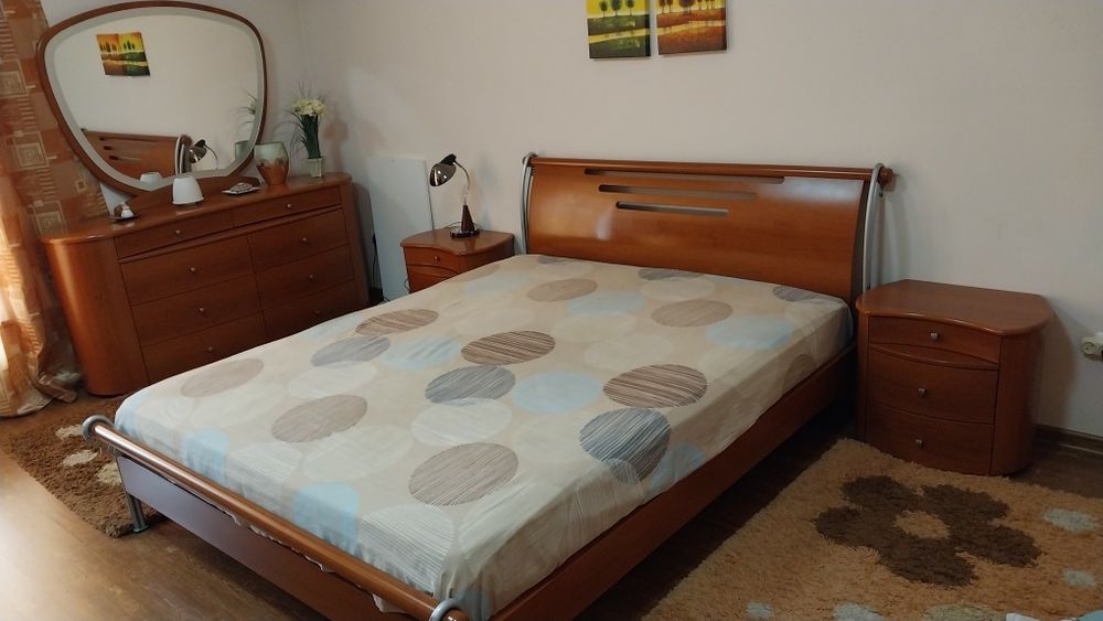 Продам спальный гарнитур: отличный