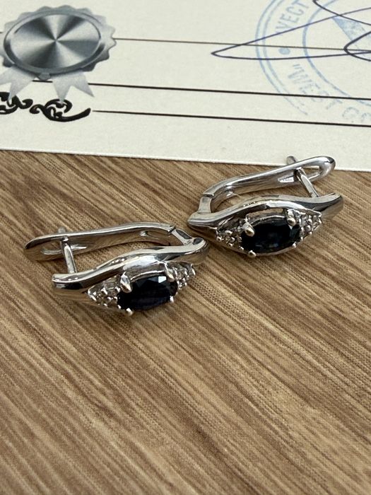 Златни обеци 14К 585 с естествени сапфири 1.22 ct и диаманти 0.08 ct – 3.60 г